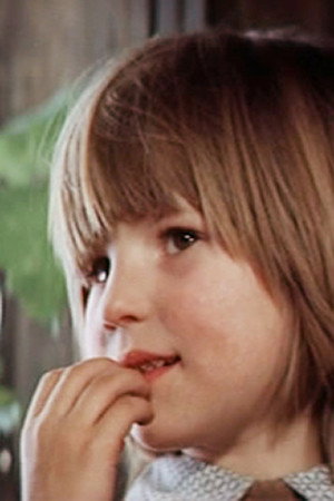 Zoya Mokeyeva as Tanya in Autumn