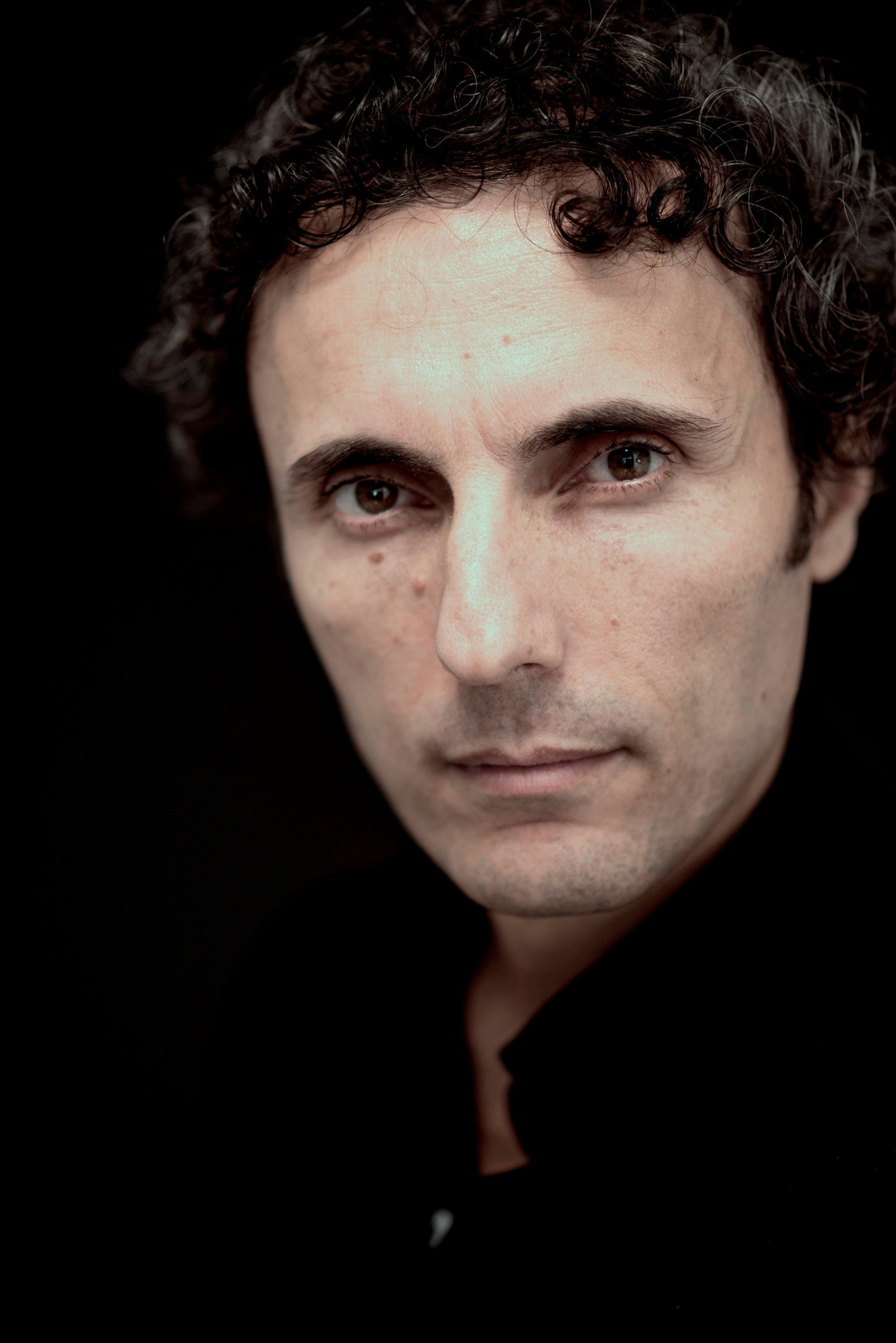 Valerio Aprea as Aurelio in Sei pezzi facili