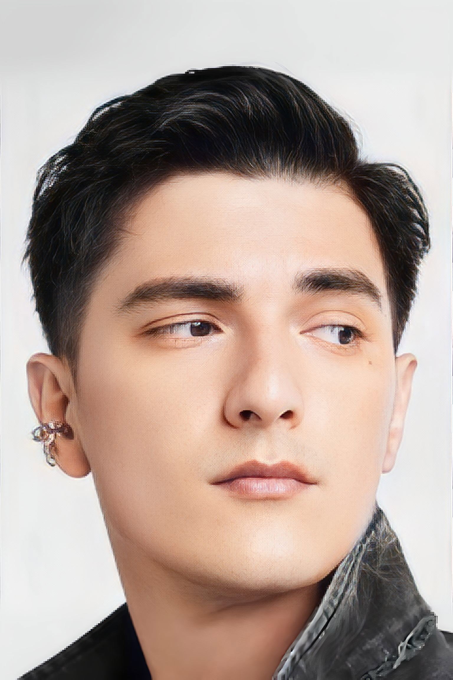 ชินวุฒ อินทรคูสิน as Anan in The Outing
