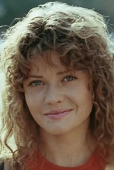 Анна Назарьева as Katya in From the Sky to Earth