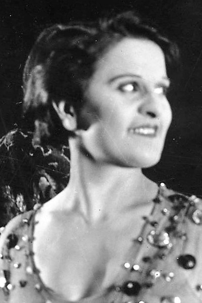 Carmen Phillips as Mimi in The Hawk's Trail