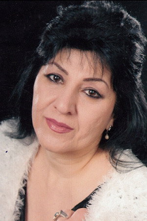 Gamar Mammadova as Xalidə in Yad Qohumlar