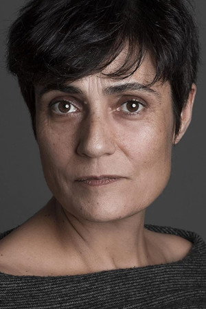Maria d'Aires as Maria Rosa, mother of Lúcia in Fátima