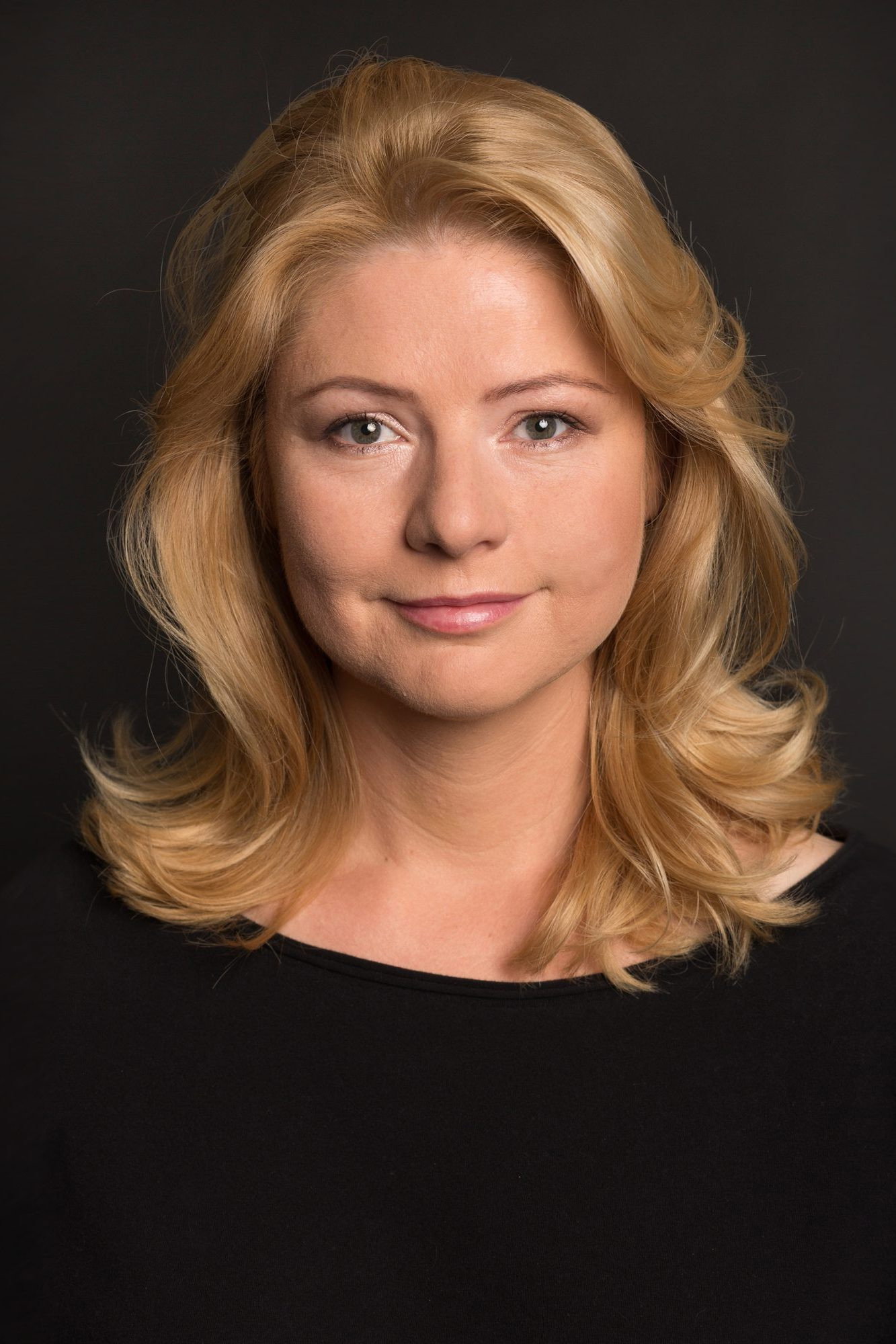 Barbara Kałużna as Ola 'Claudia' Kozioł in The Interest of Love