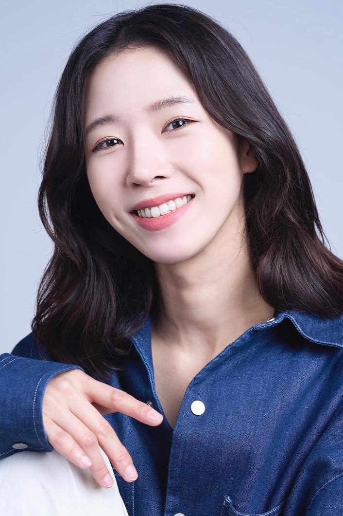 최지현 as Female police of radio team in On the Pitch