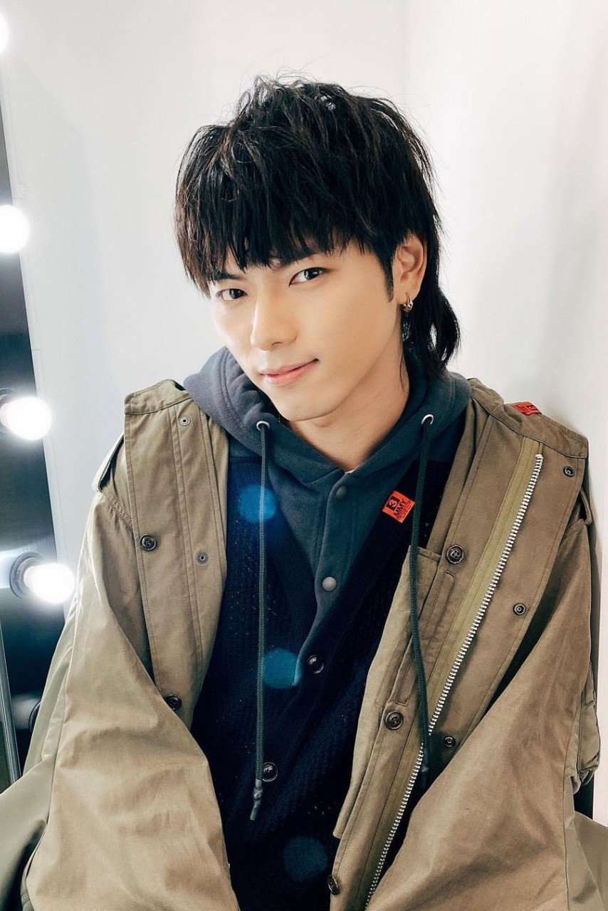 Denis Kwok Ka-Chun as self in ERROR 金豬賀歲暨花姐巡遊