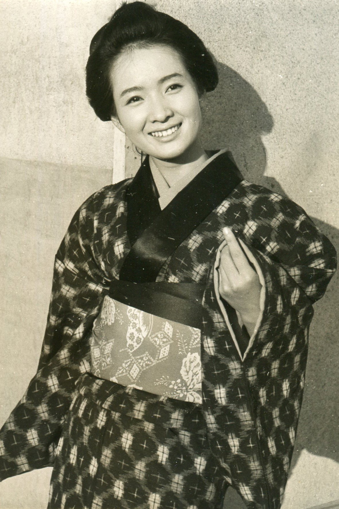 姿美千子 as Nobuyo Sakurai in Gamera, the Giant Monster