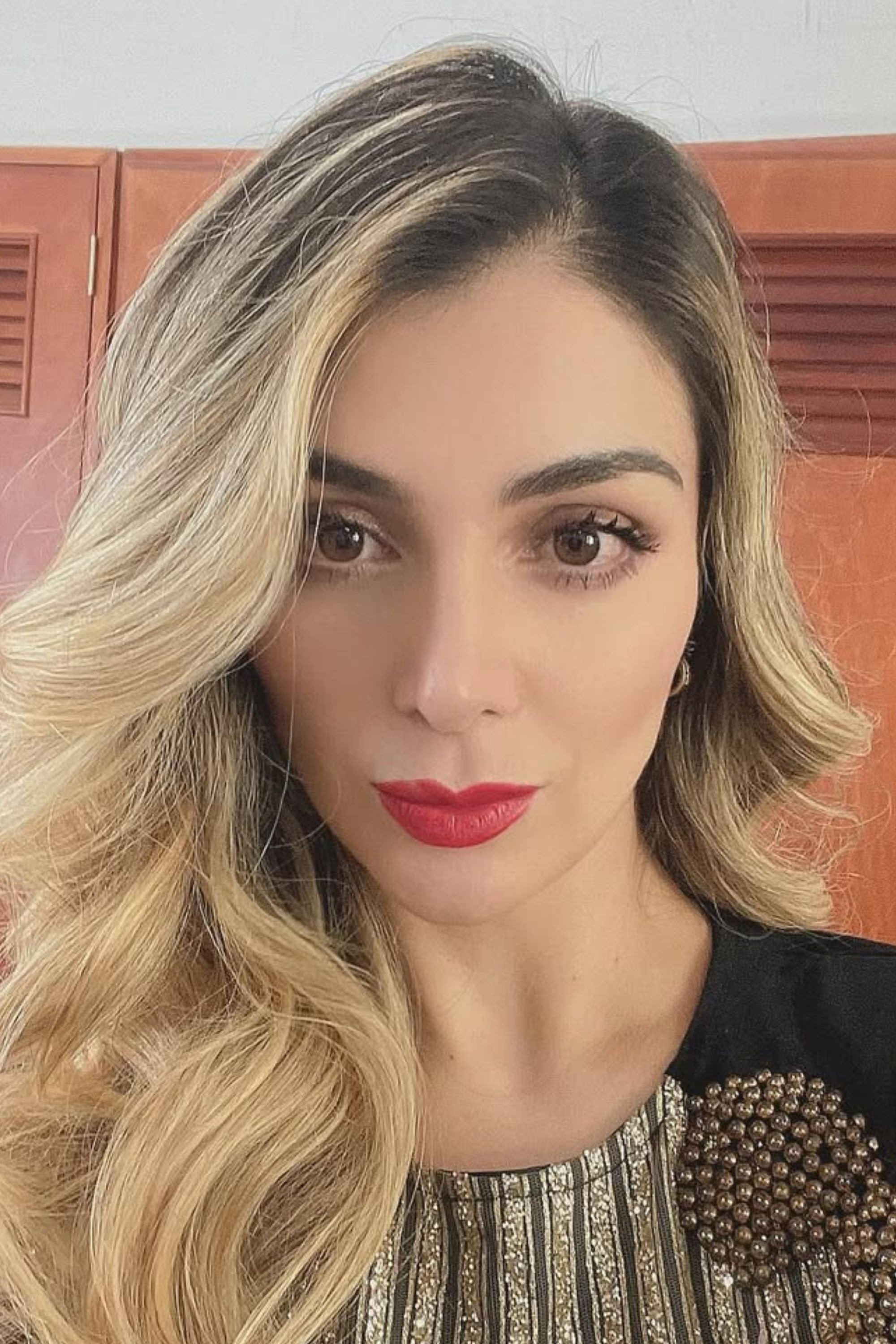 Marilyn Patiño as Luz Elvira in La Hipocondriaca