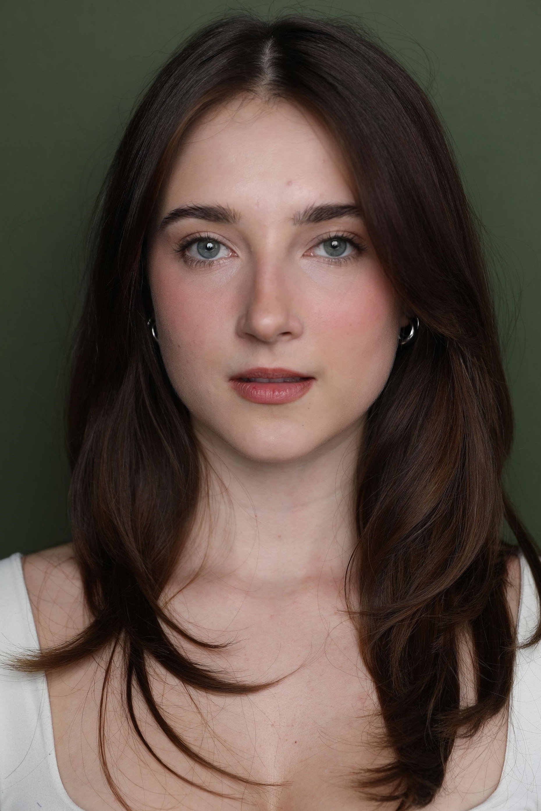 Tess Dinerstein as Harper Reeves in How to Tame a Sliver Fox