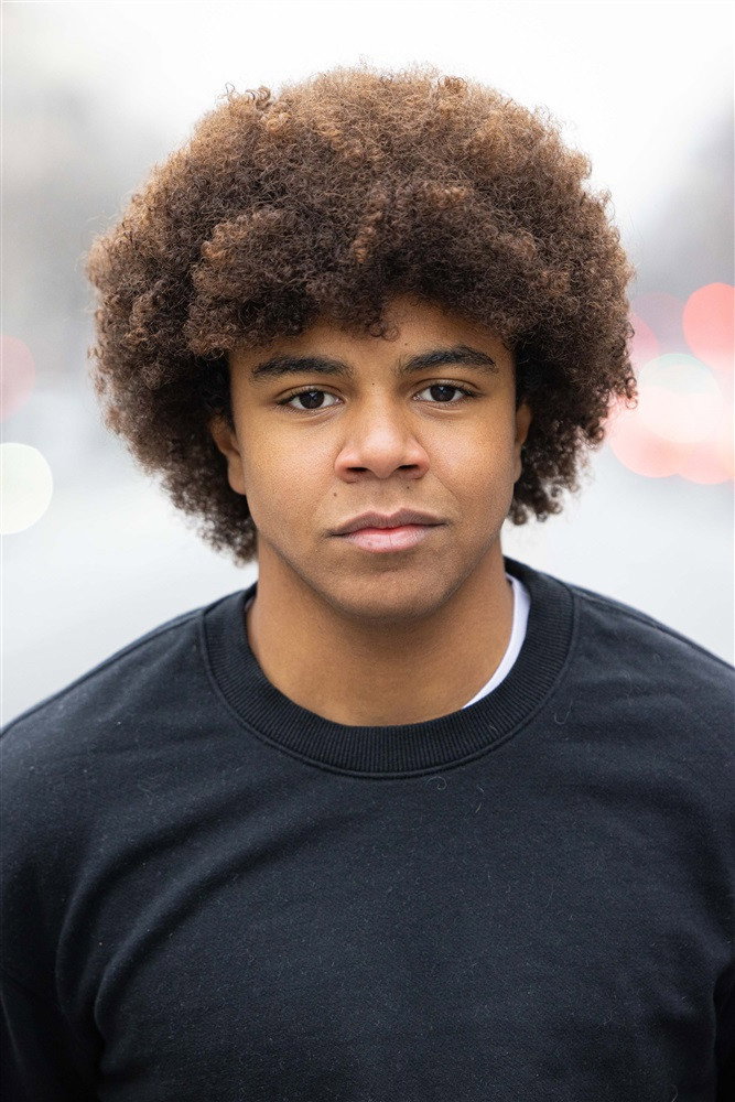 Calixte Broisin-Doutaz as Simon in Et doucement rallumer les étoiles