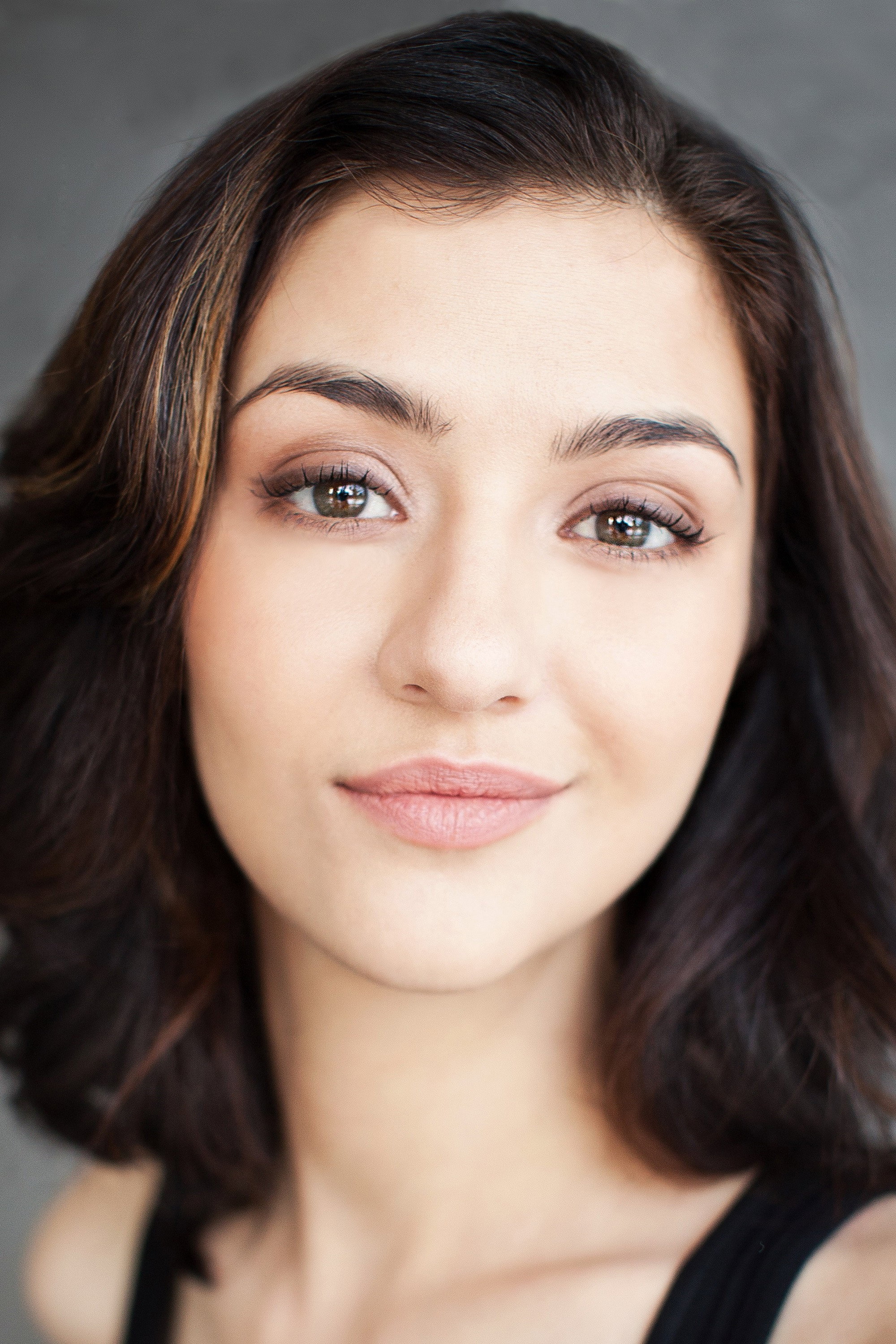 Katie Findlay as Lucy Parker in Man Seeking Woman