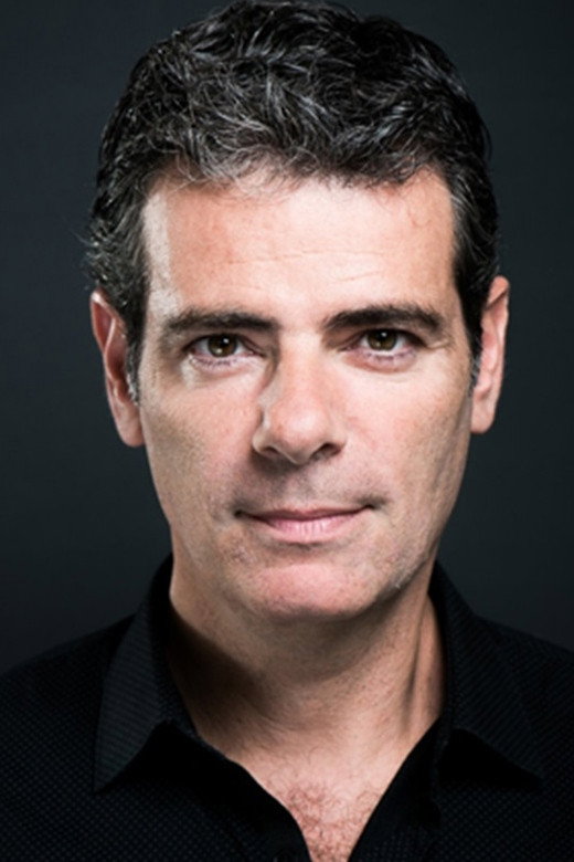 Olivier Bouana as Michel in Dans leur peau