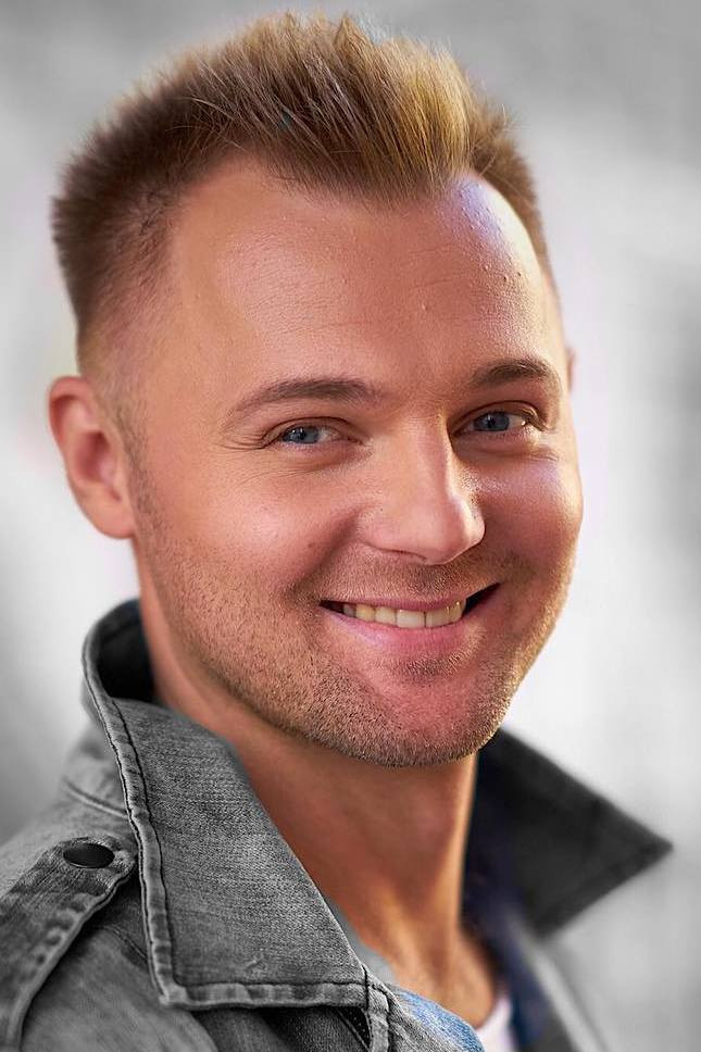 Yevhen Kaporin as Слава Заремба in Happy Family Tariff