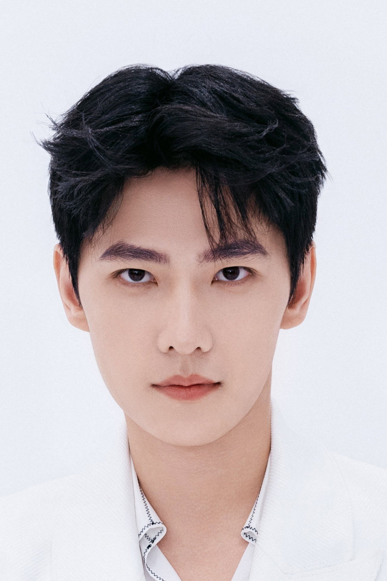 杨洋 as Lin Dong in Universo Marcial