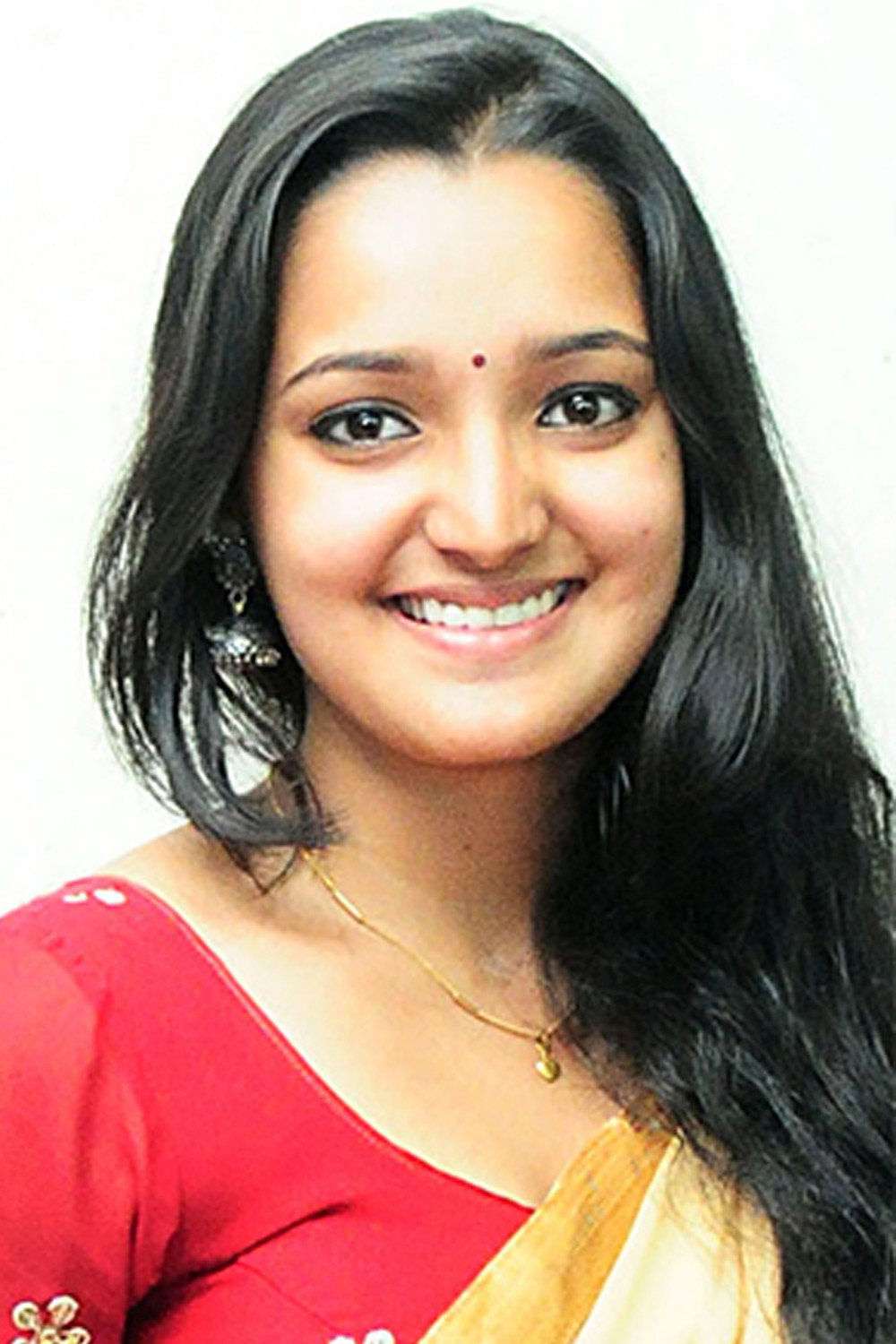 Thanuja Kartik as Tessa in Pokkiri Simon