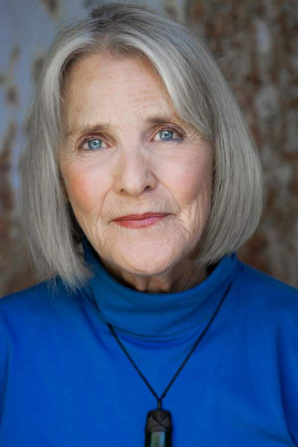 Ilona Rodgers as Julia Ryder in Sara Dane