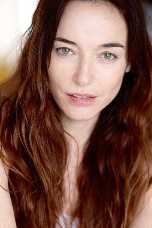Delphine Rollin as Cécile in Myriam's choice