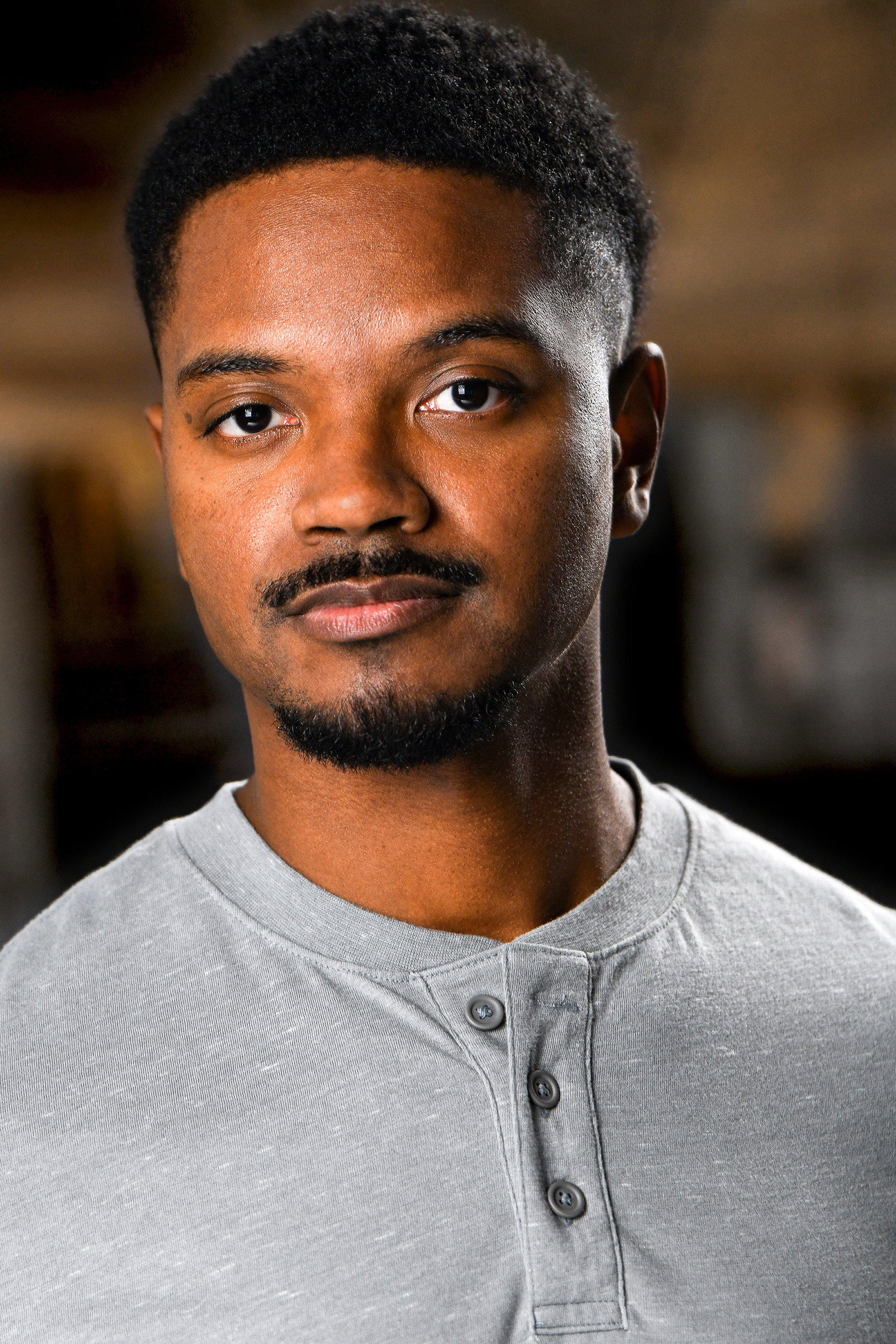 Deiondre Teagle as Amir in Alien Hunt