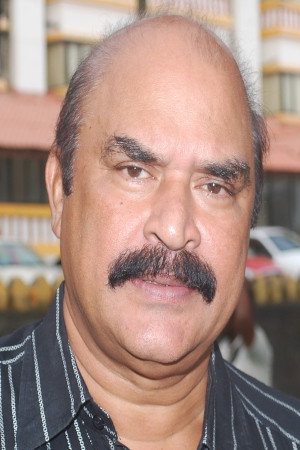 Kundara Johny as Parameshwaran in Chenkol