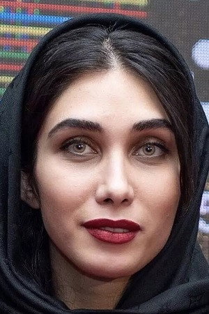 Mohadeseh Heyrat as Mina in Patio