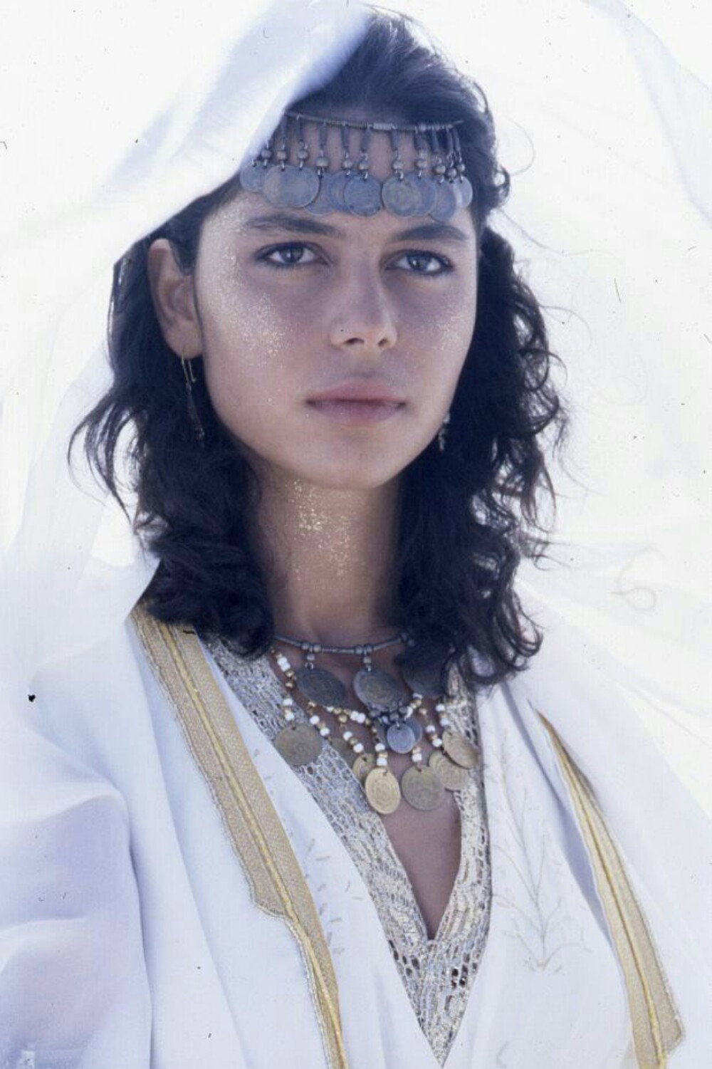 Anna Condo as Josette, young in Retour à Cherchell