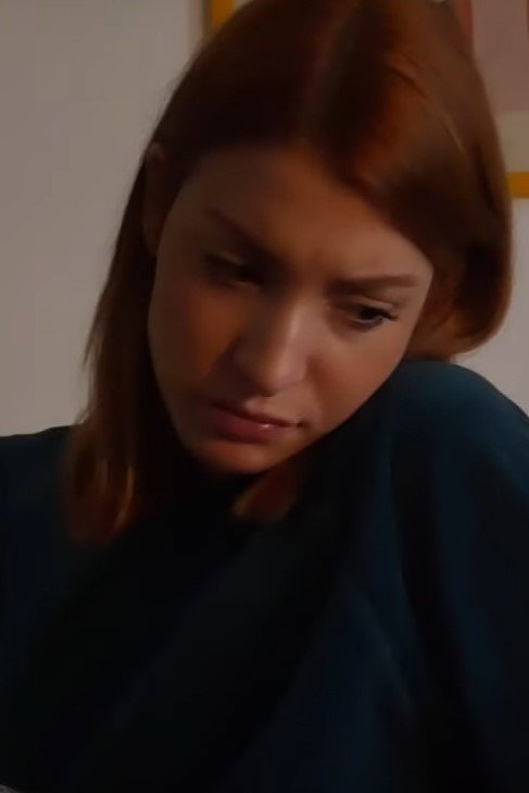 Irene Elettra Labonia as Irene in Tre amiche