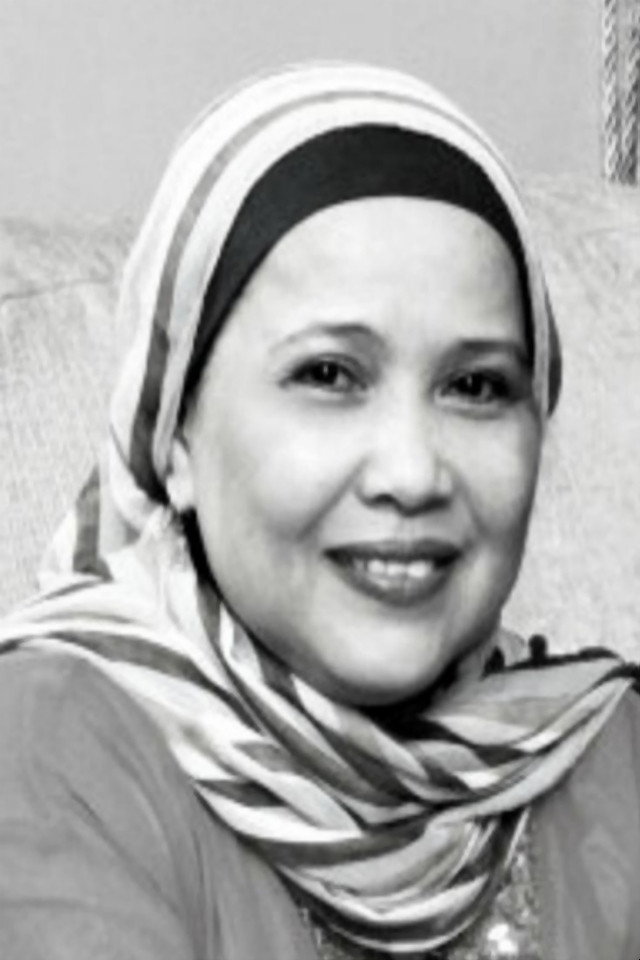 Rosnah Mohd Noor as Hidayu in Di Ambang Kasih