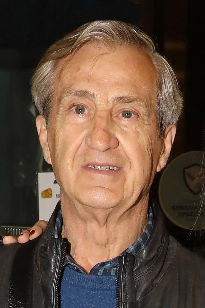 Σωτήρης Τζεβελέκος as Menelaos in I megali ton keratadon sholi