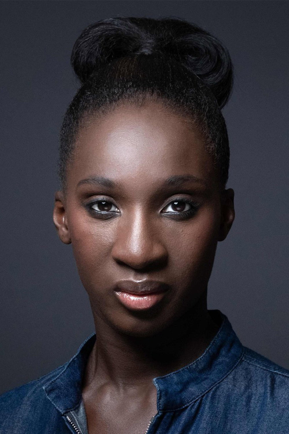 Eye Haïdara as Leïla Diene in Un homme d'honneur