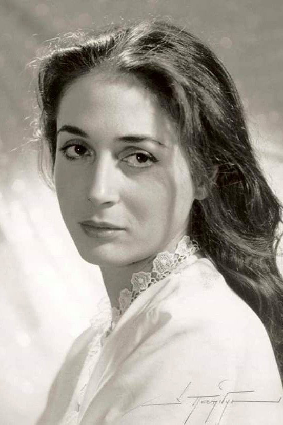 Έλλη Λαμπέτη as Mina Labrinou in Windfall in Athens