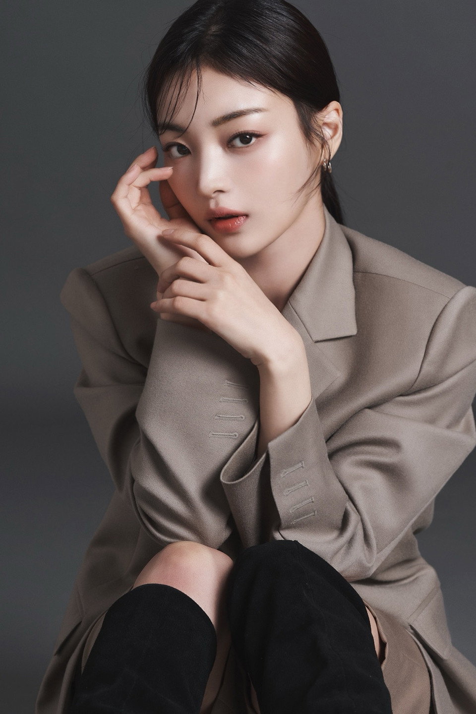 남주연 as Han Yeo-eun in Romance is Comedy