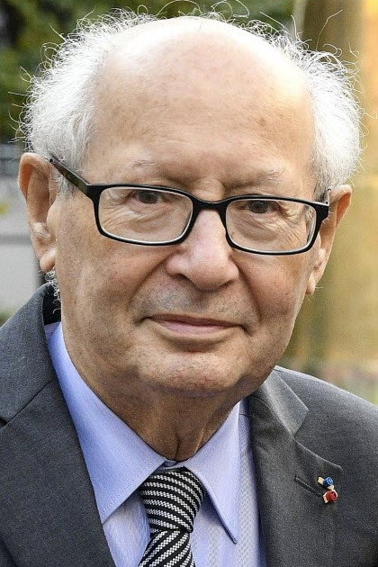 Serge Klarsfeld as Self : Président de l’Association des Fils et filles des déportés juifs de France in L'irréparable - 1995, le discours du Vel d'Hiv