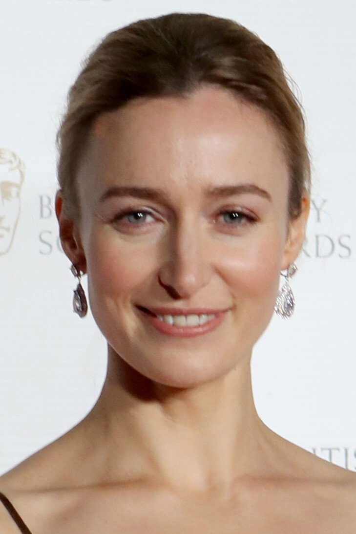 Deirdre Mullins as Mara in In the Lost Lands