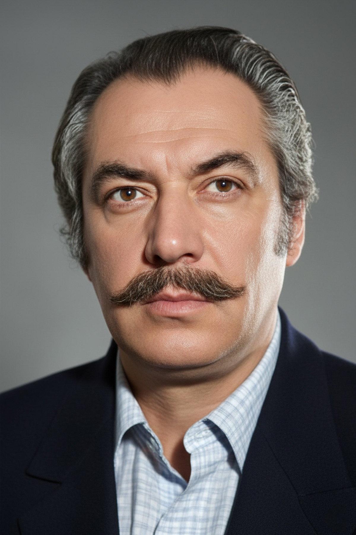 Saadettin Erbil as (Hayati Hamzaoğlu Seslendirmesi) in Cevriye'nin Kızları