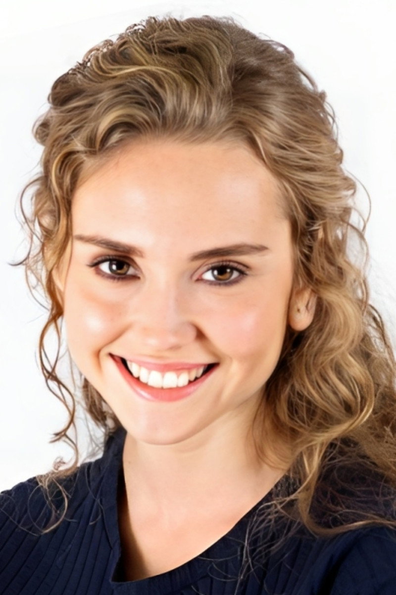Cansu Türedi as Zeynep in The Funeral