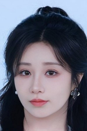 伊萌 as 白婉婉 in 偷听穿越女心声后，王妃连夜改剧本