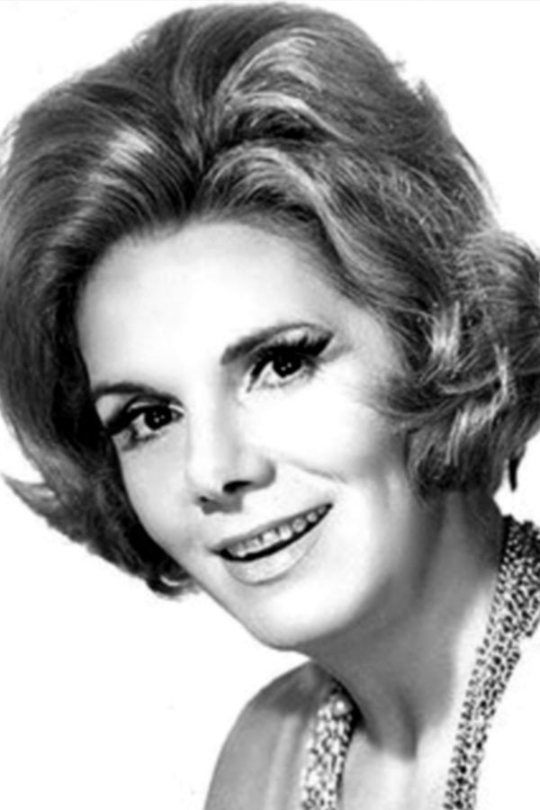 Angélica López Gamio as Georgina in Amor gitano