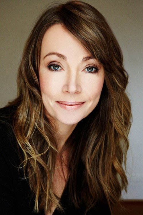 Laura Keneally as Newsreader in The Date