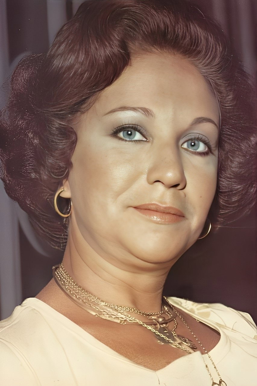 Lolita Rodrigues as Clara Alvarenga in Estrela de Fogo