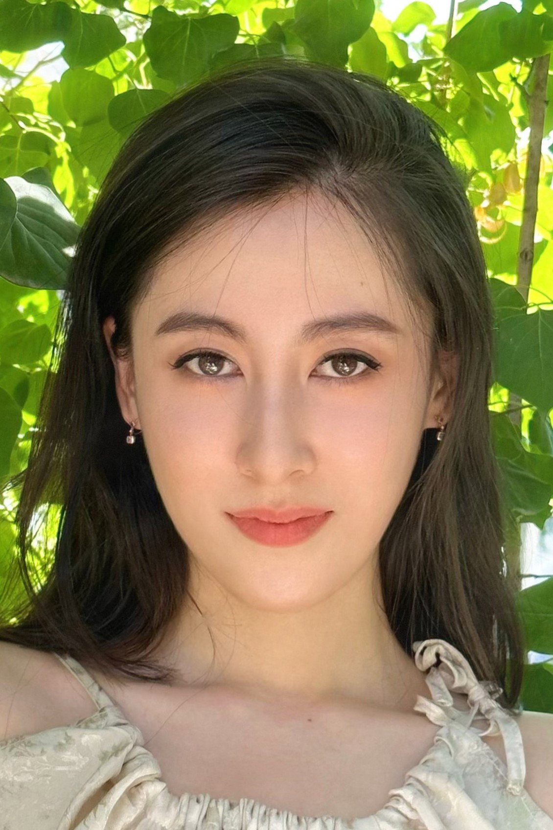 Yan Luo as Lu Qian in Skiptrace