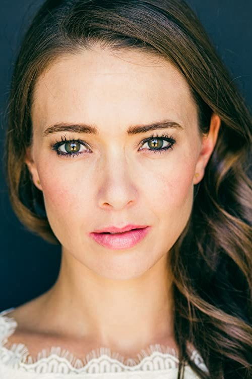 Austin Highsmith Garces as Leanne in The Last Harbor