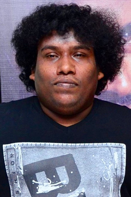 யோகி பாபு as Narayanan in Thaanaa Serndha Koottam