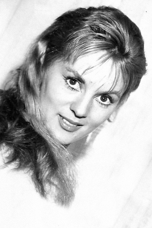 Laura Granados as Carmen in La mentira tiene cabellos rojos