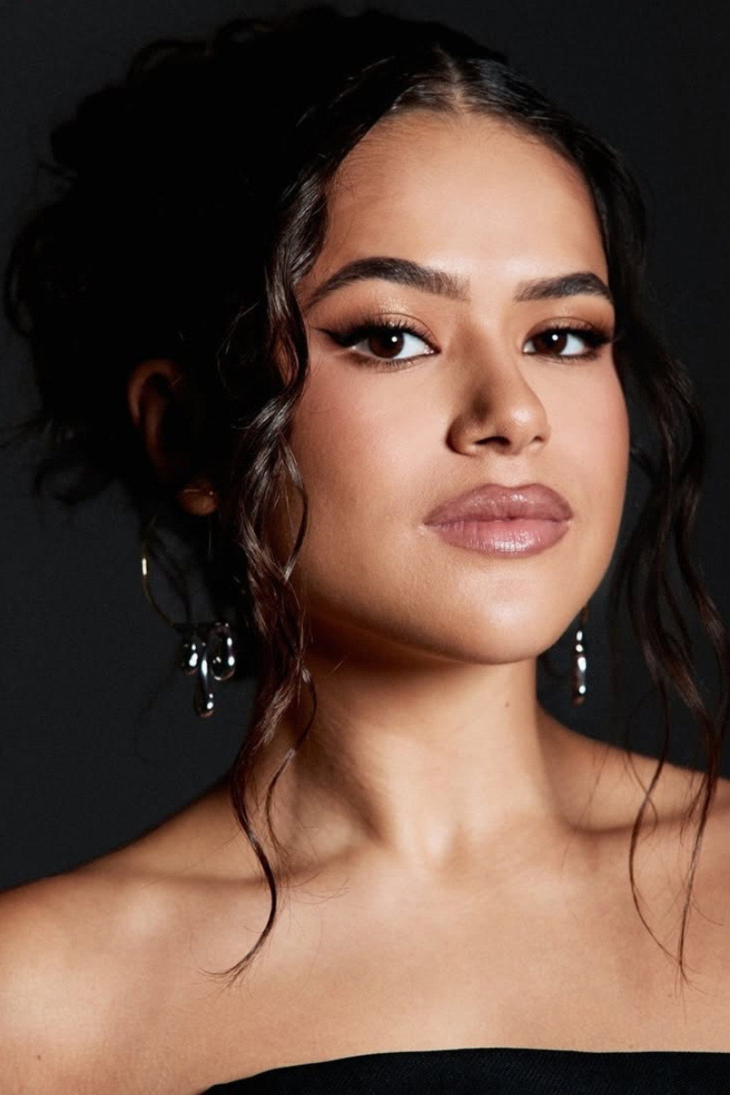 Maisa Silva as Anita in De vuelta a los 15