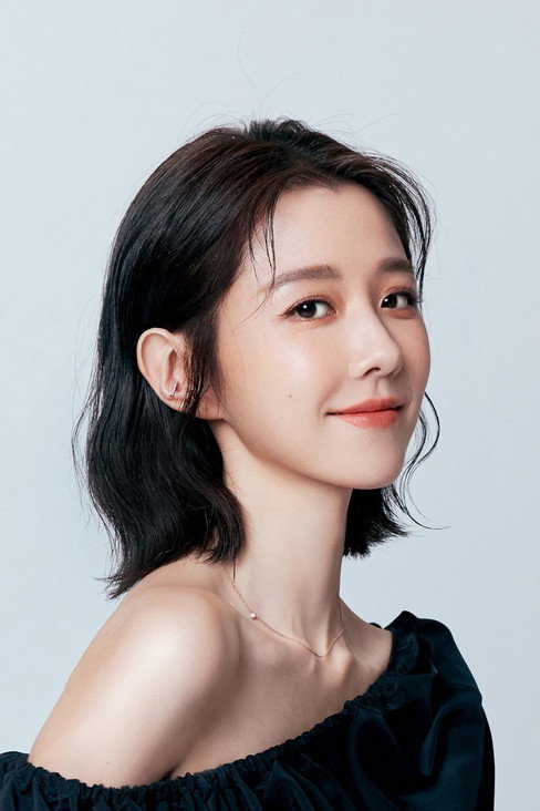 邵雨薇 as Bai Yong Xin (白詠心) in Futmalls.com