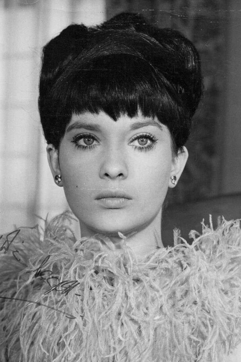 Nicola Pagett as Sonia Drysdale in Ain't Misbehavin'
