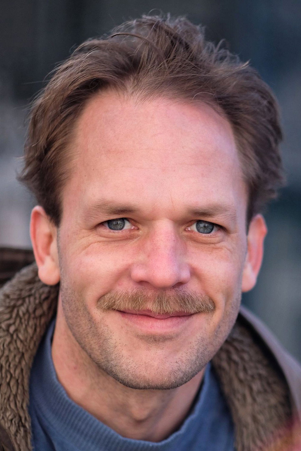 Milian Zerzawy as Prison officer Wöller in Between Us