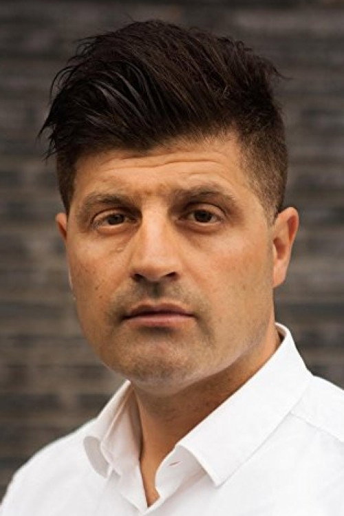 Irasj Asanti as Ali in Høvdinger