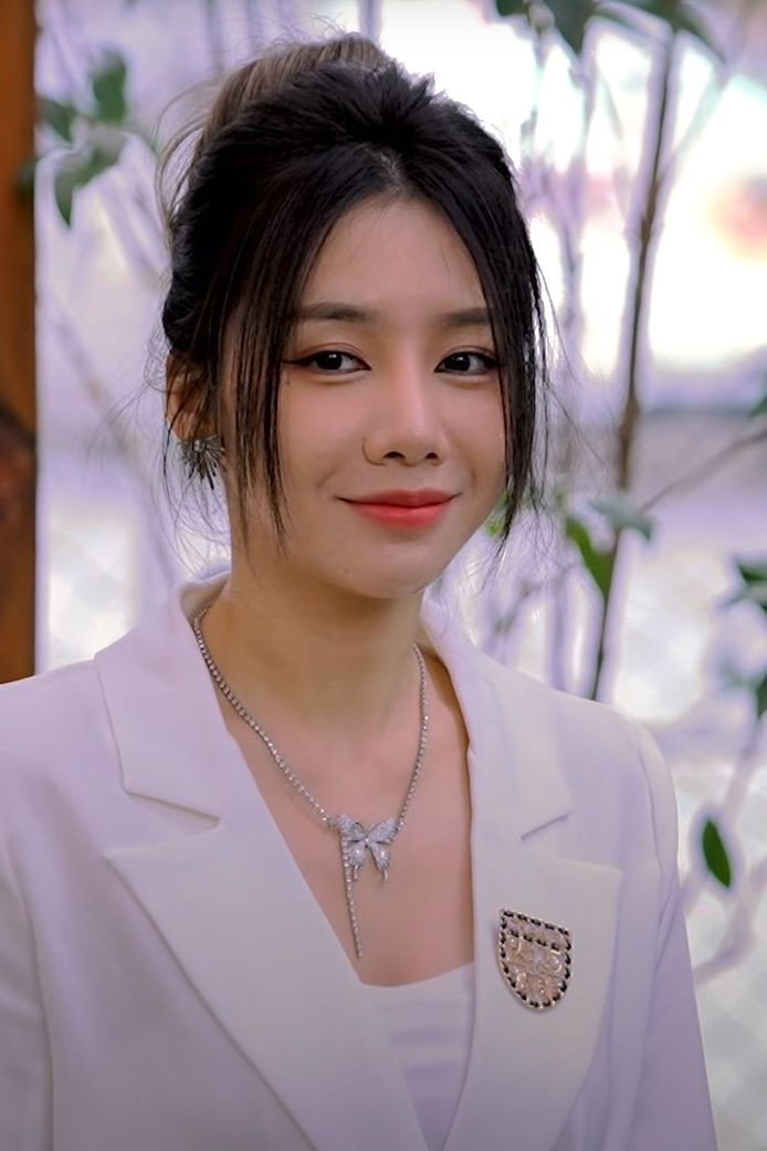 Mỹ Linh as Linh in THE RAIN OF LOVE