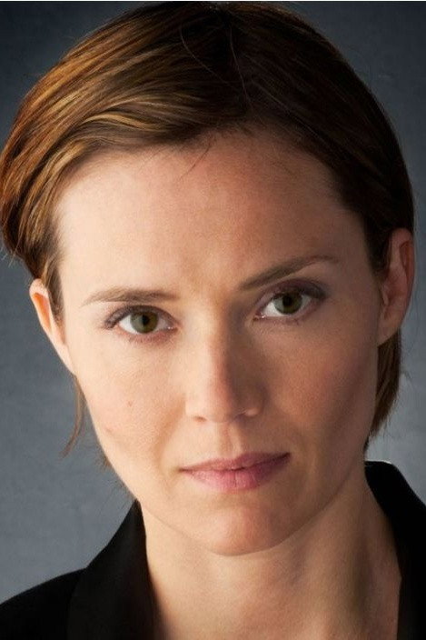 Aurélie Meriel as Louise in Admiral